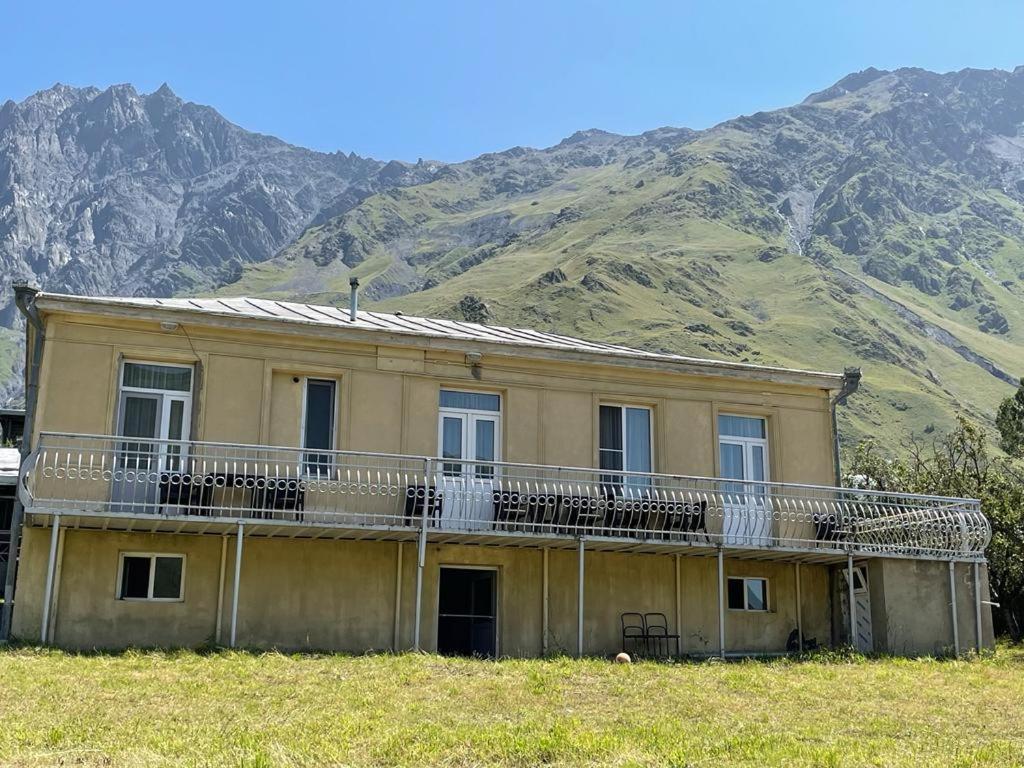 Family Hotel 7 Sisters Kazbegi Extérieur photo