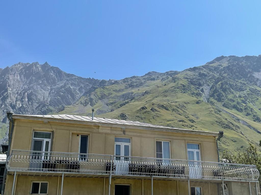 Family Hotel 7 Sisters Kazbegi Extérieur photo